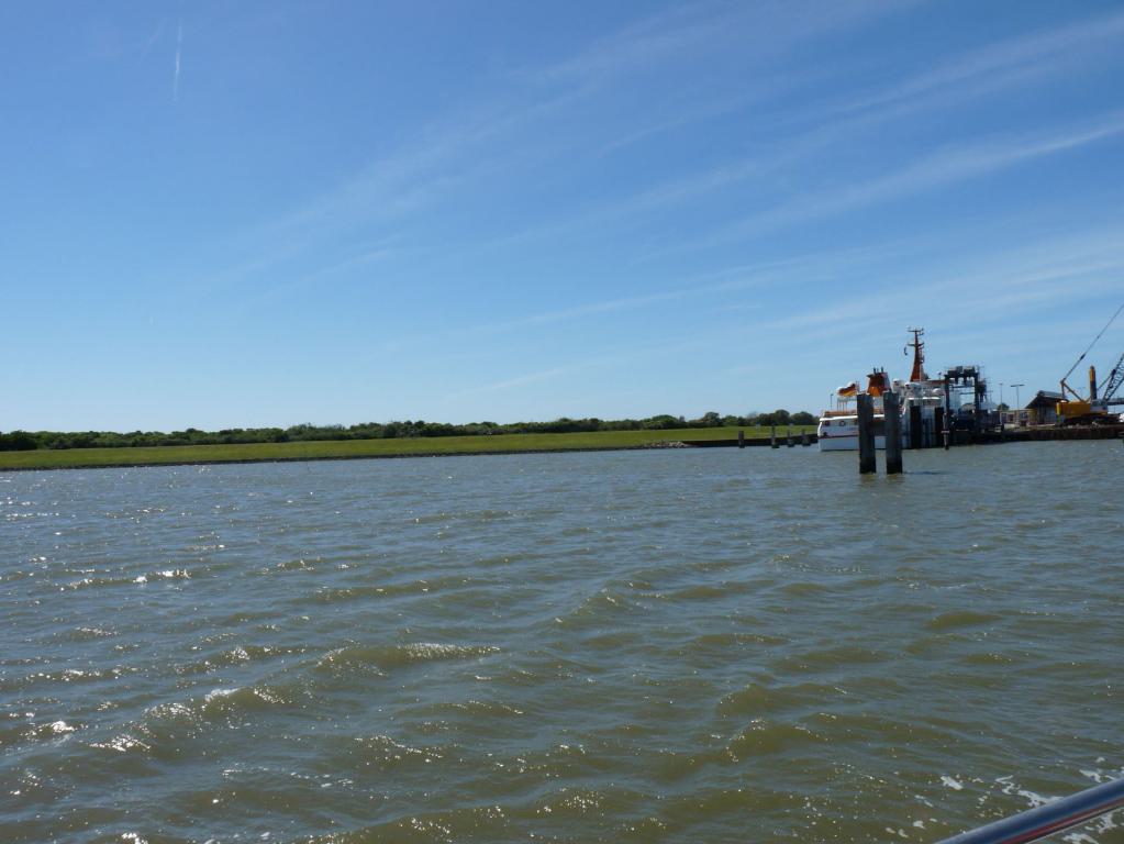 Mit dem Ablegen am Hafen von Langeoog endet meist auch der Urlaub. Es beginnt die Rückreise. langeoog, anreise, fähre, ablegen, hafen, rückreise